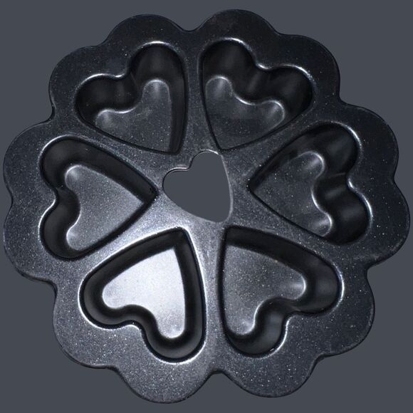 Nordic Ware Mini Heart Baking Pan - 6 hearts 2.5"x2.5”x1.5” - Picture 2 of 4